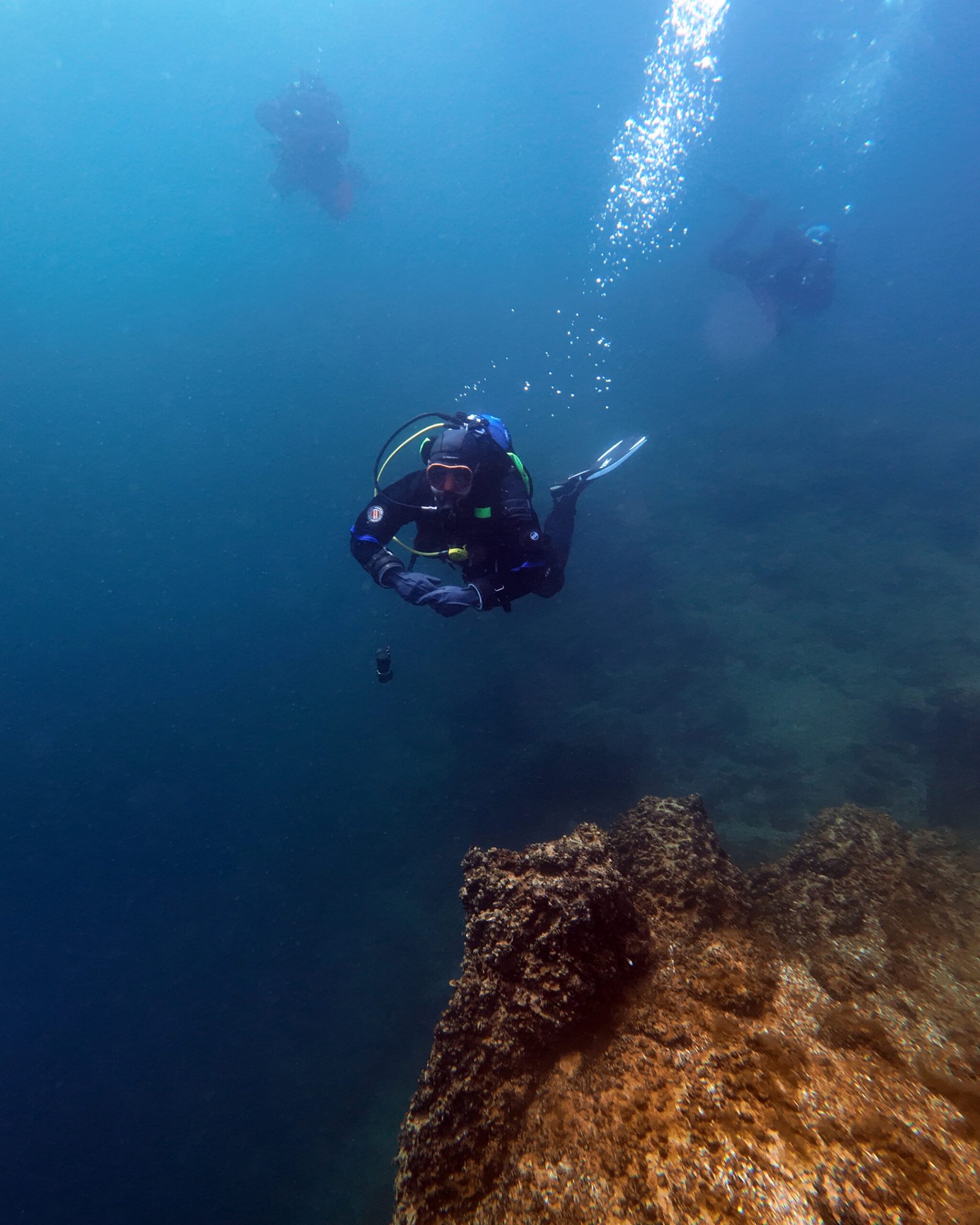 Isola del Garda e Blue Hole: La Sfida tra Tecnica Cressi e Psicologia del Profondo