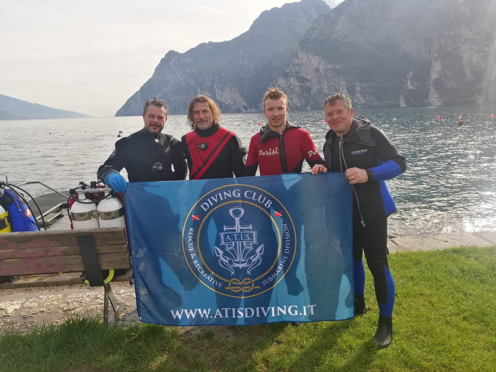 Bandiera ATIS Diving Club sul Lago di Garda