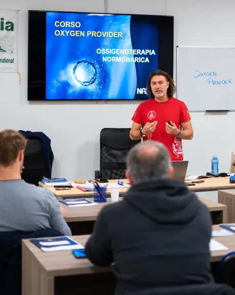 Alberto Tumminelli durante una lezione all'Accademia Subacquea ATIS